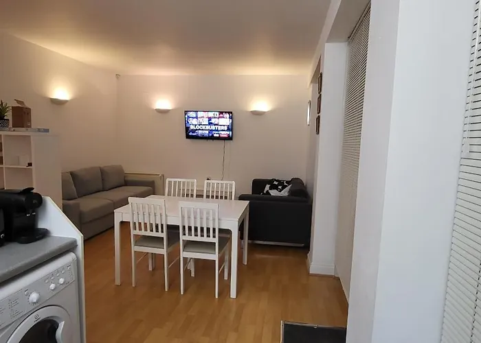 1 Bed, G-Floor Apt Close To O2, Excel And City Airport